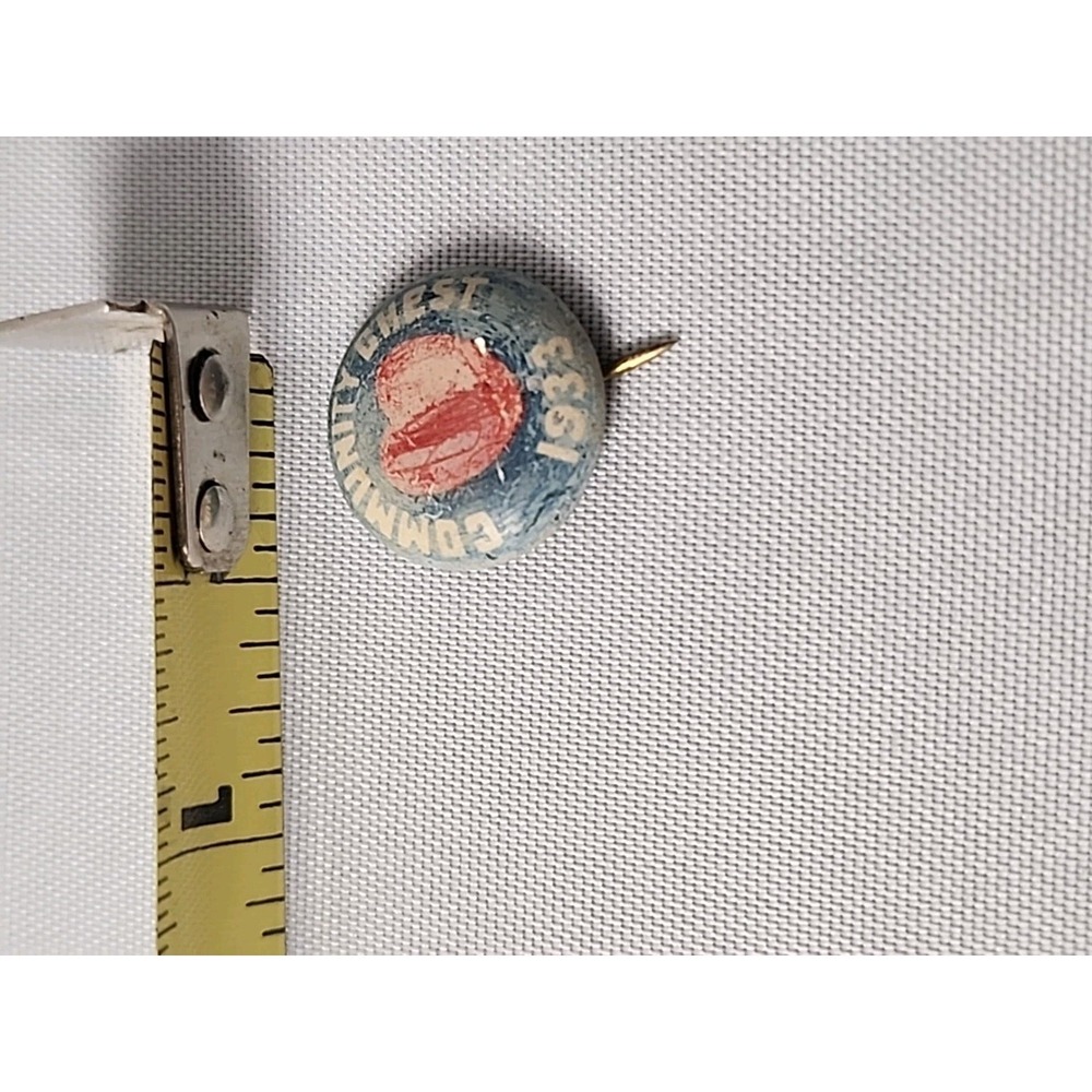 Vintage 1933 Community Chest Heart Mini .5" Pinback 92 Years Old! Collectible - Picture 2 of 4